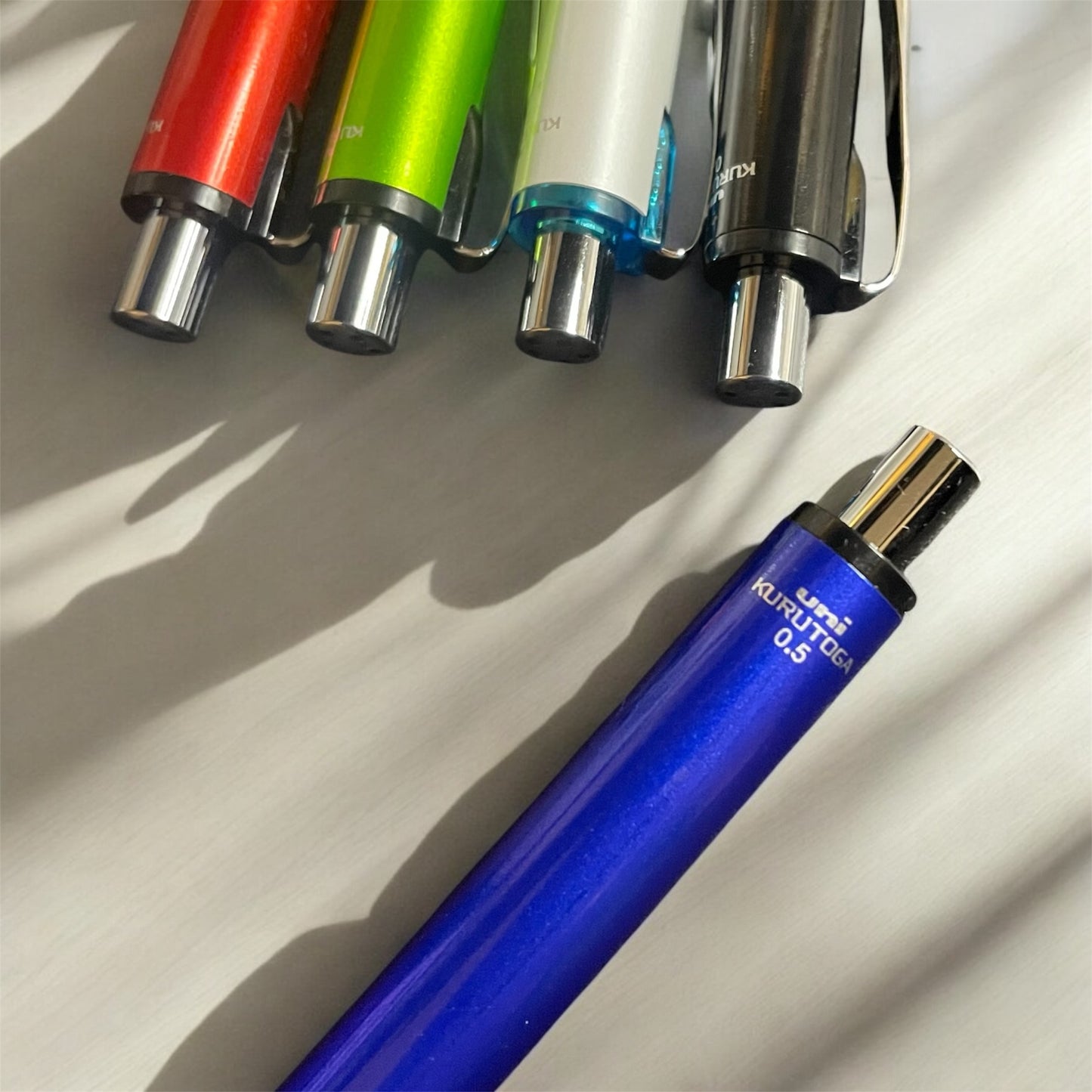 0,5 mm Kuru Toga Advanced -Druckbleistift mit automatischer Mine und rotierendem Stift-