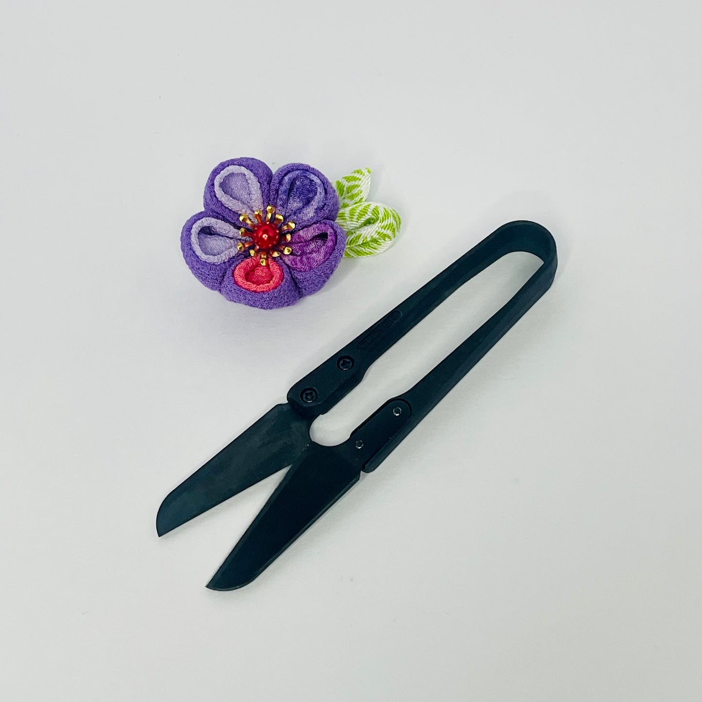 Abgerundeter Fadenschneider 10,5 cm von Clover
