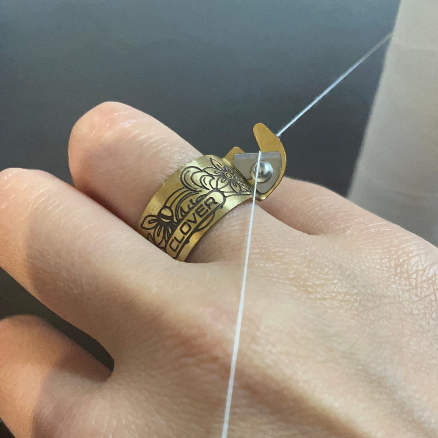 Thread Cutting Ring from Clover