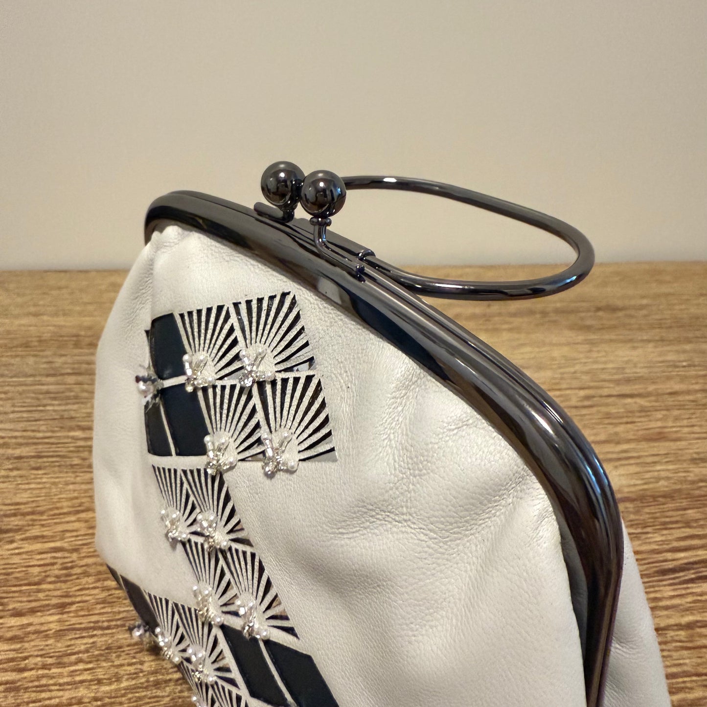 Handmade Leather Frame Purse, "SHIRO"
